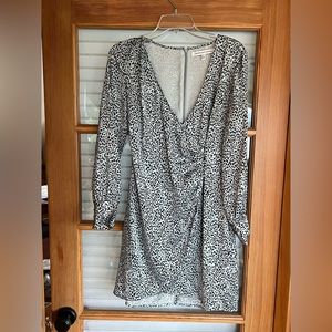 Cupcakes and Cashmere Blue dot printed short dress with sleeves, size 4